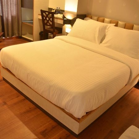 Hotel Aura Шиллонг Экстерьер фото
