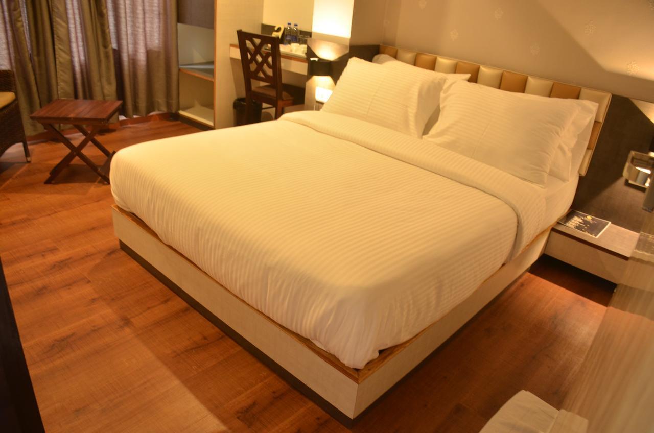 Hotel Aura Шиллонг Экстерьер фото