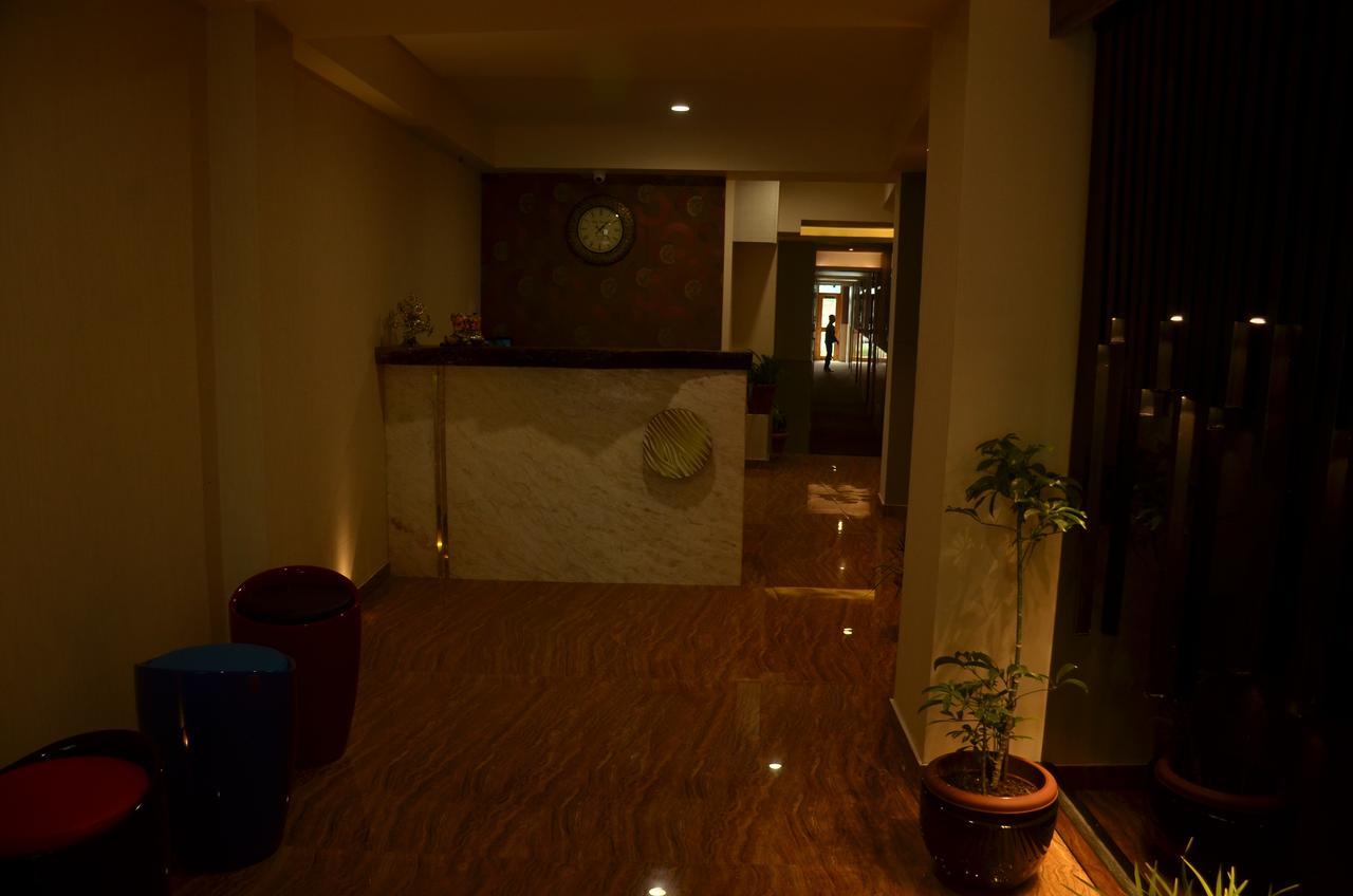 Hotel Aura Шиллонг Экстерьер фото