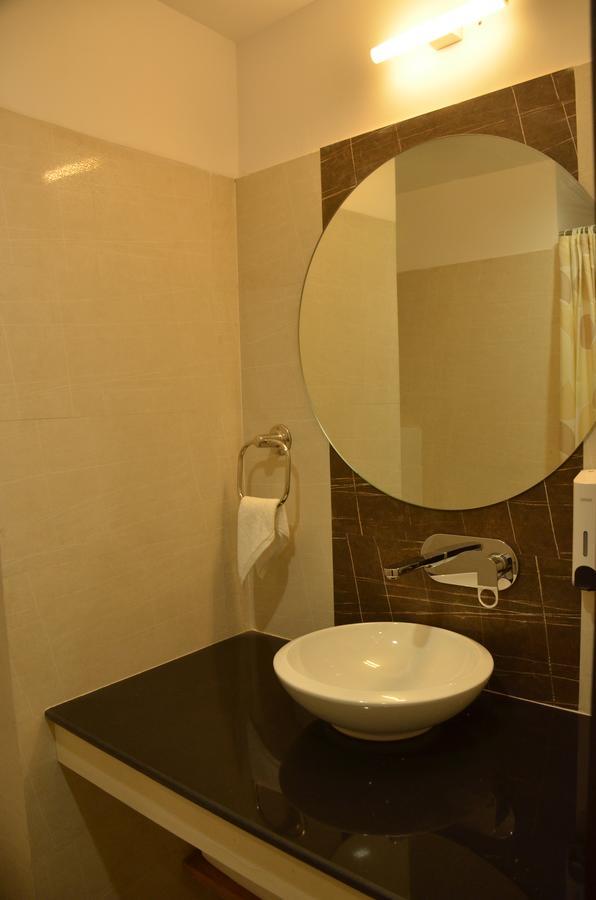 Hotel Aura Шиллонг Экстерьер фото