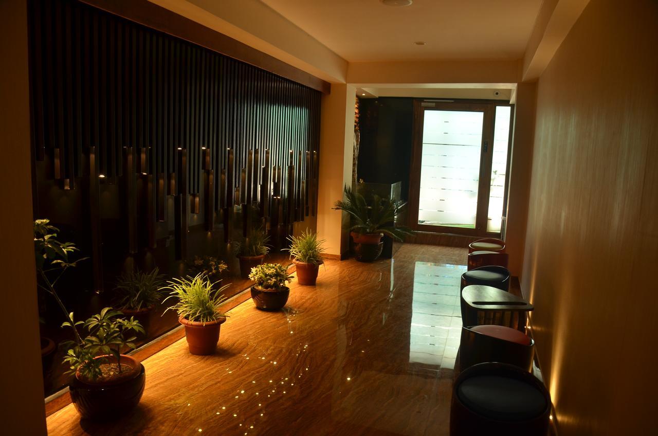 Hotel Aura Шиллонг Экстерьер фото